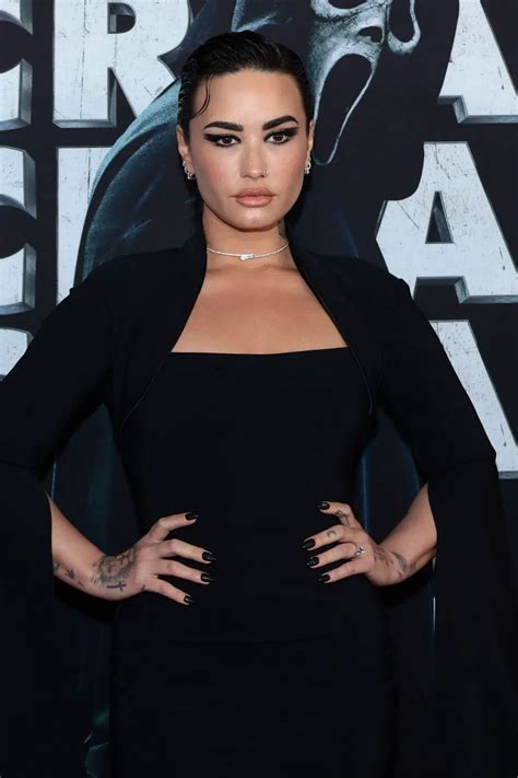 Demi.